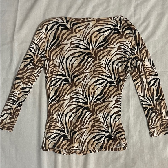 Cable & Gauge Zebra Print V-Neck Blouse - Picture 4 of 4